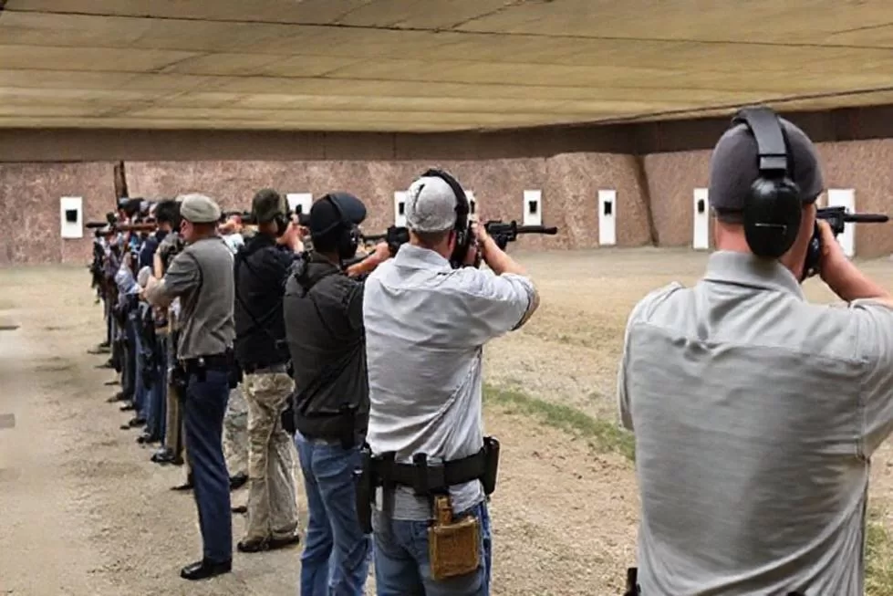 A Importância da Etiqueta no Estande de Tiro